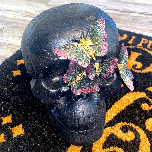 NWT HALLOWEEN Goth Glitter Skull w/ Butterflies - Picture 1 of 5